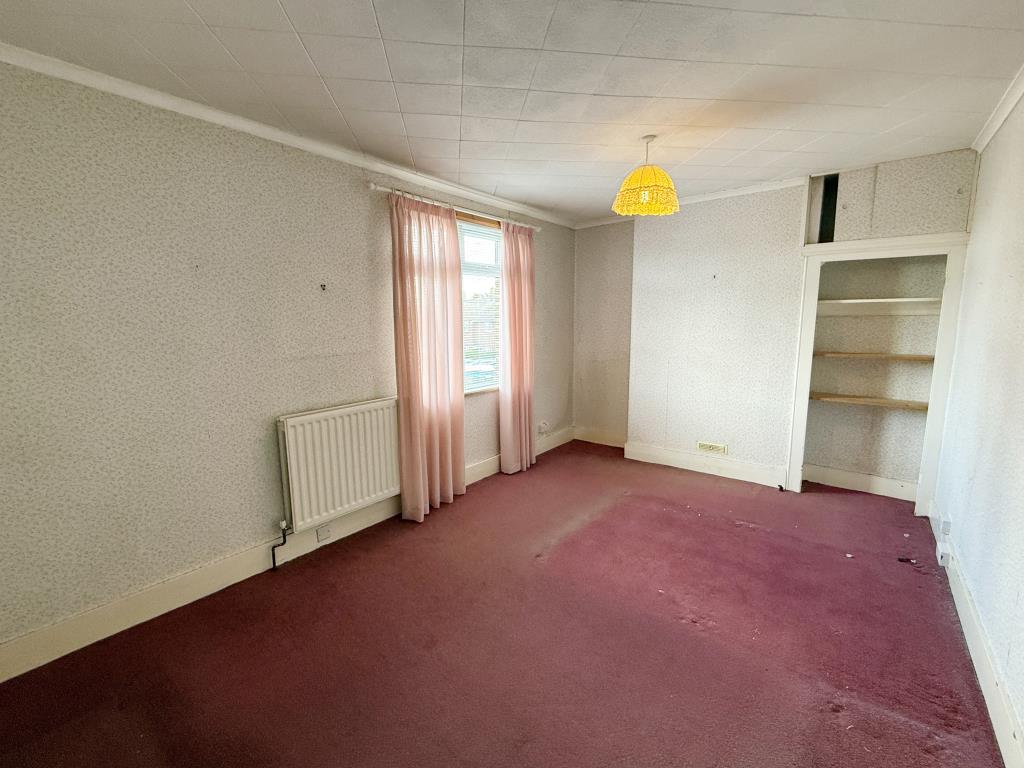 Lot: 91 - MID-TERRACE HOUSE FOR IMPROVEMENT - Bedroom one